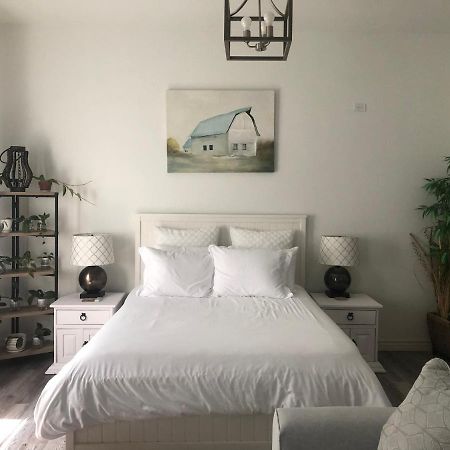 Beautiful Private Casita/Guesthouse W/ Kitchen, Access To Pool/Spa Ґудьєр Екстер'єр фото